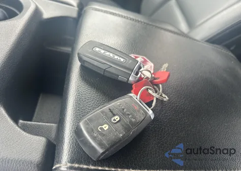 2019 Ram 1500 z USA, uszkodzony, nr VIN 1C6RRFGG5KN749635